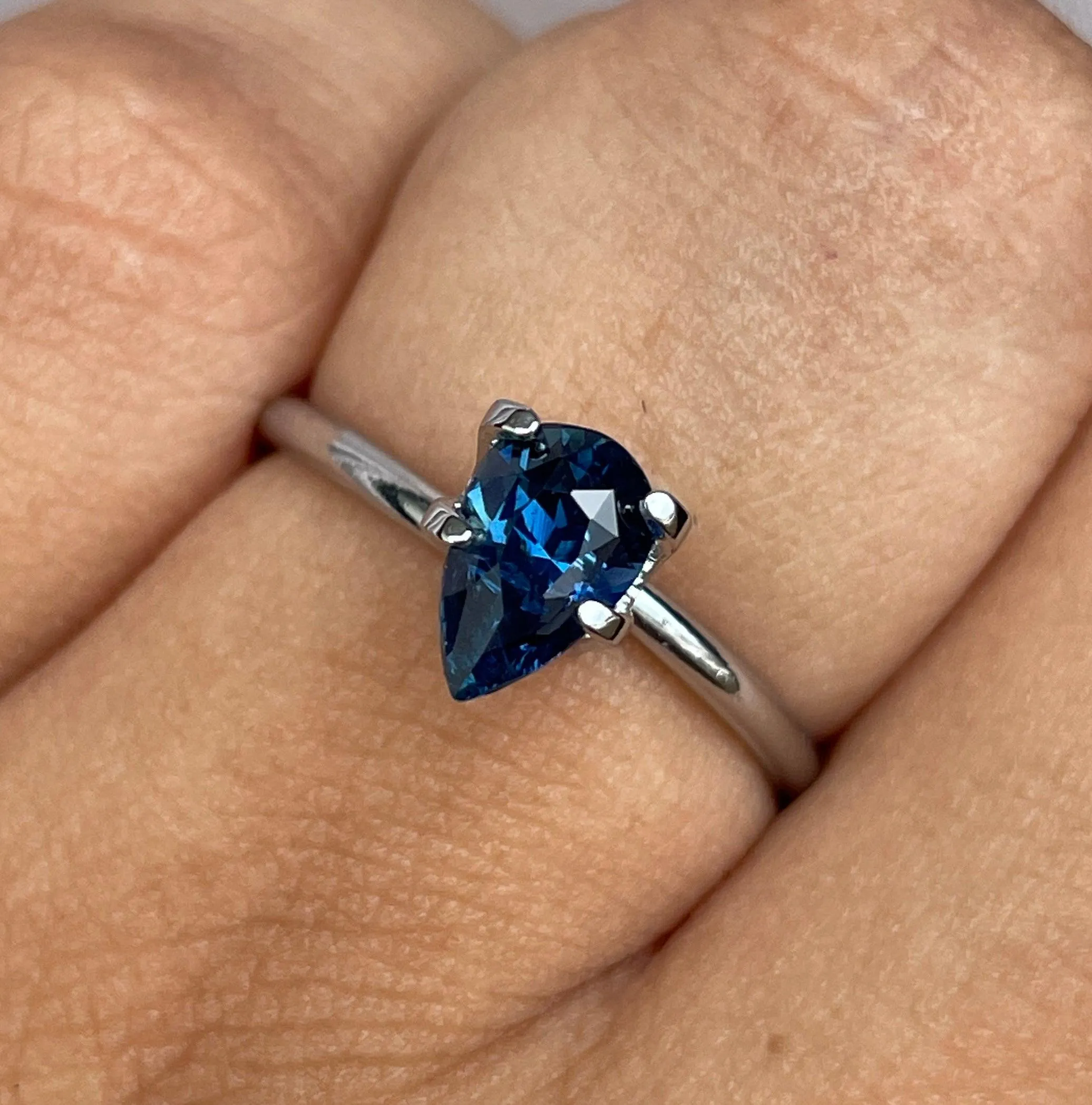 1.34 Carats Natural Blue Sapphire, Loose Gemstone for jewelry making