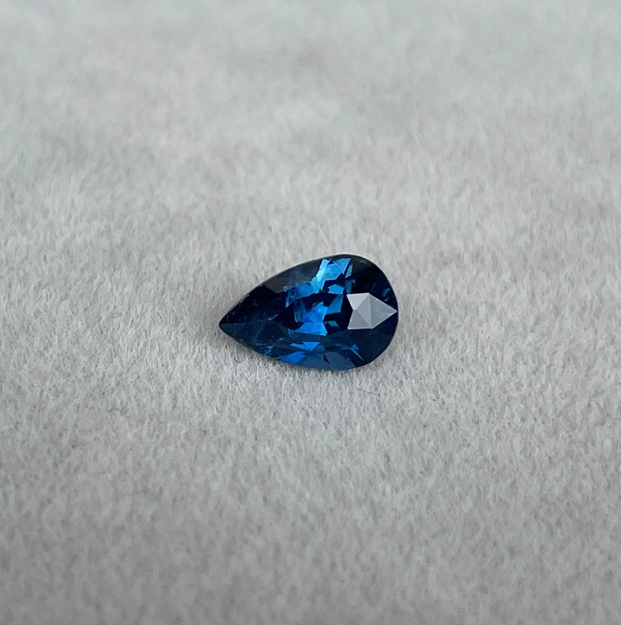 1.34 Carats Natural Blue Sapphire, Loose Gemstone for jewelry making
