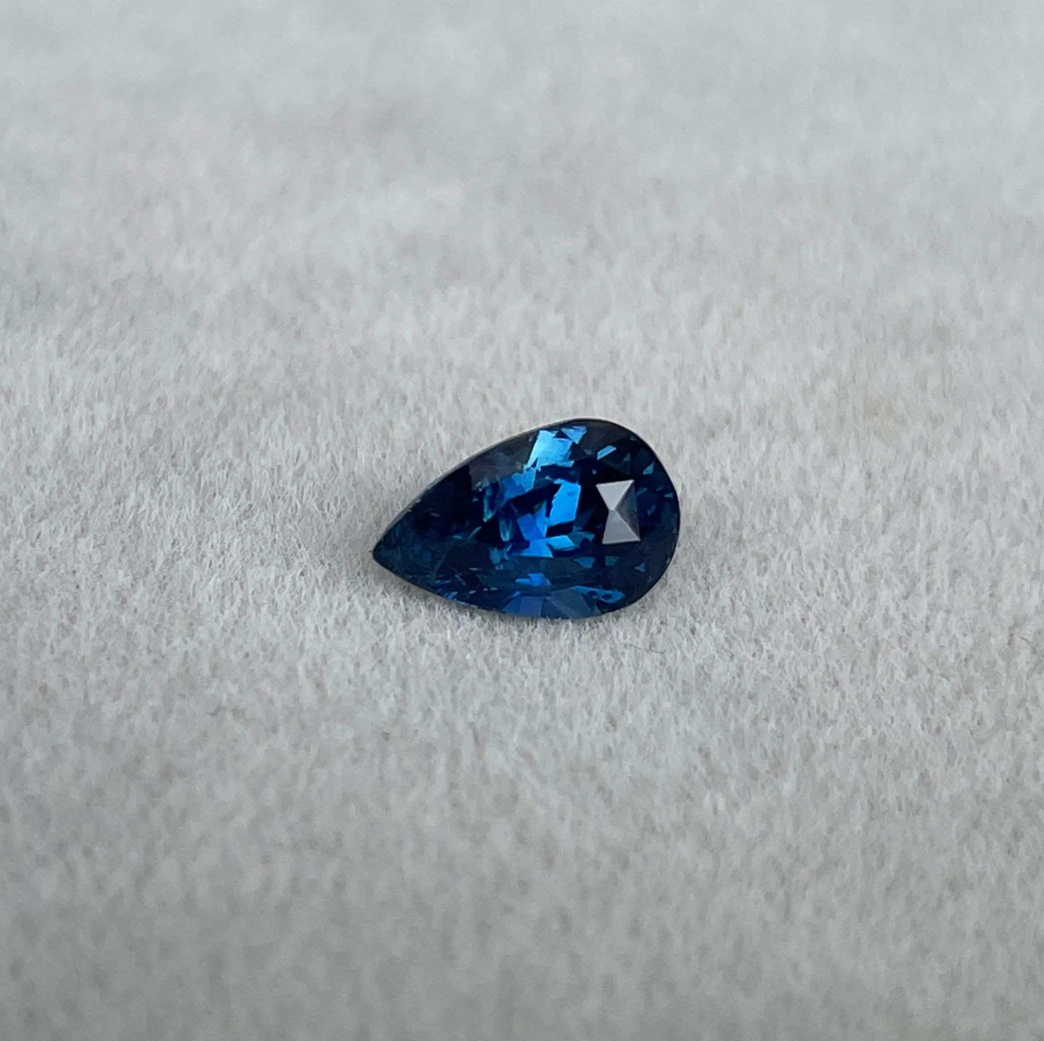 1.34 Carats Natural Blue Sapphire, Loose Gemstone for jewelry making