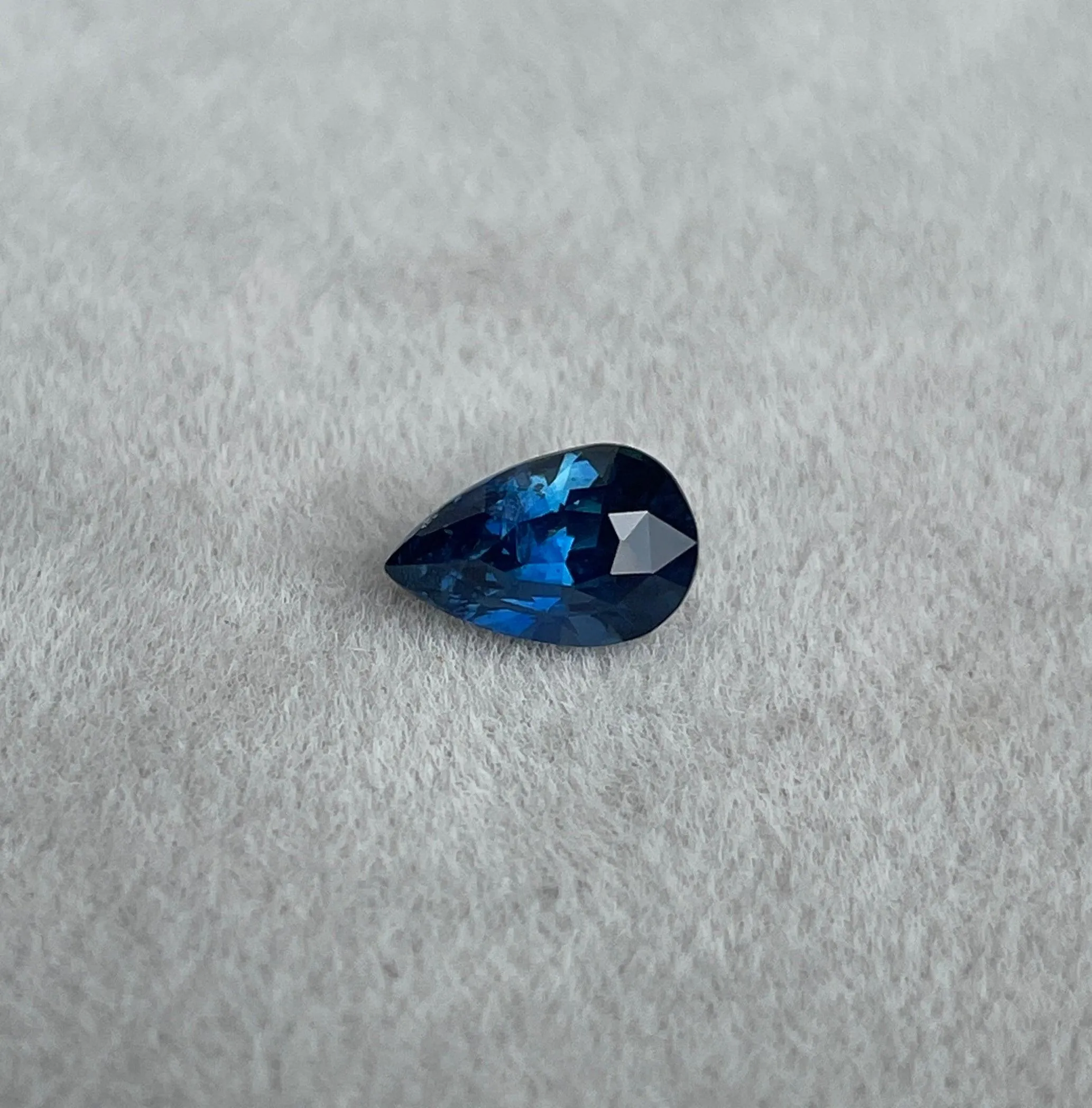 1.34 Carats Natural Blue Sapphire, Loose Gemstone for jewelry making