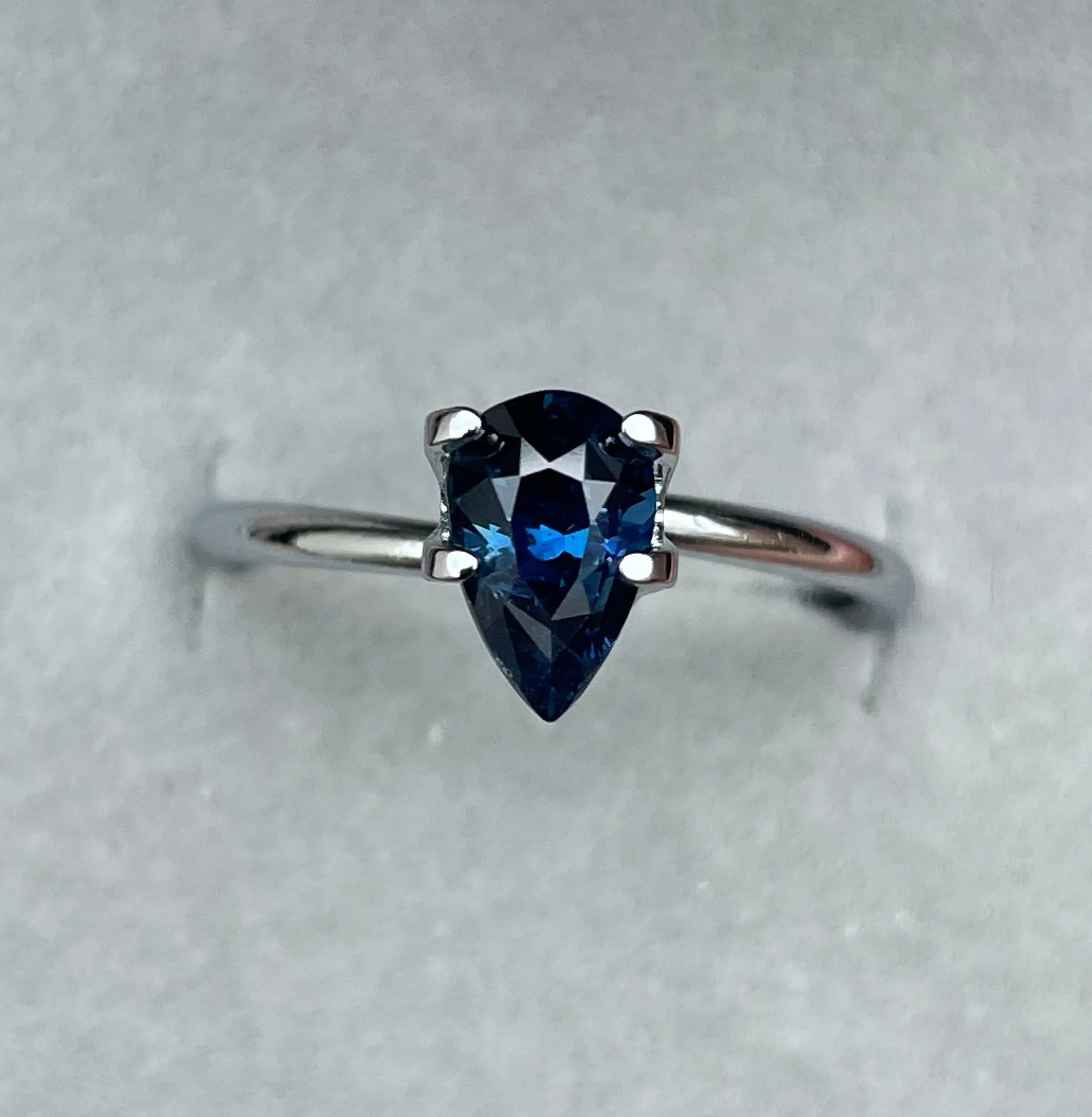 1.34 Carats Natural Blue Sapphire, Loose Gemstone for jewelry making