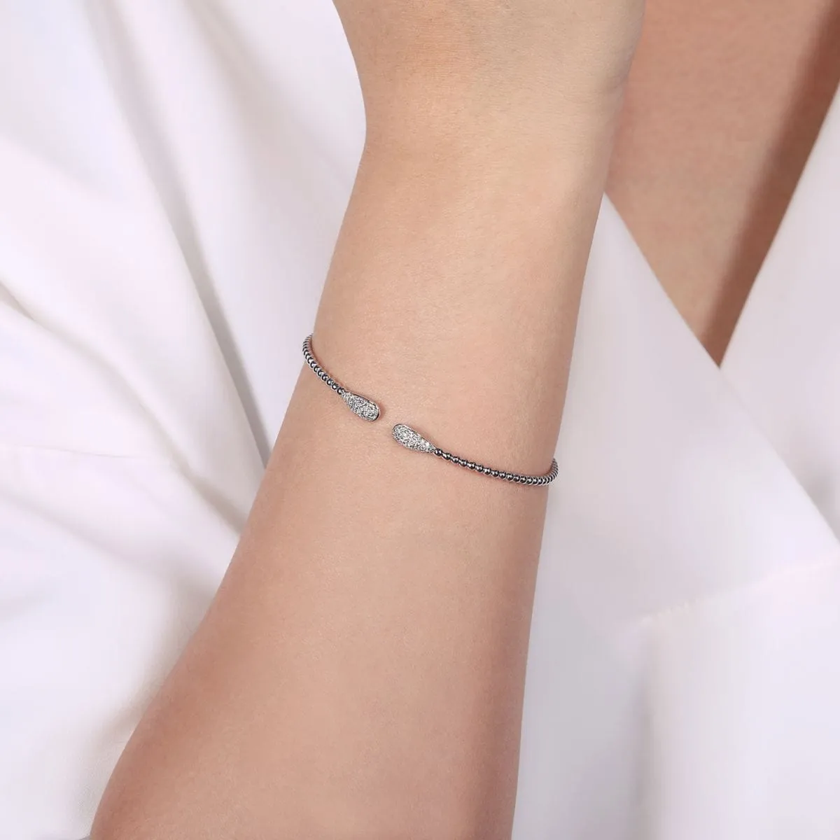 14K White Gold Bujukan Cuff Bracelet with Diamond Pavé Teardrops  - BG4230-62W45JJ