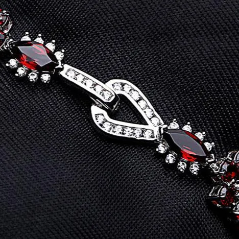 30.80 Ct Natural Red Garnet Gemstone Bracelet