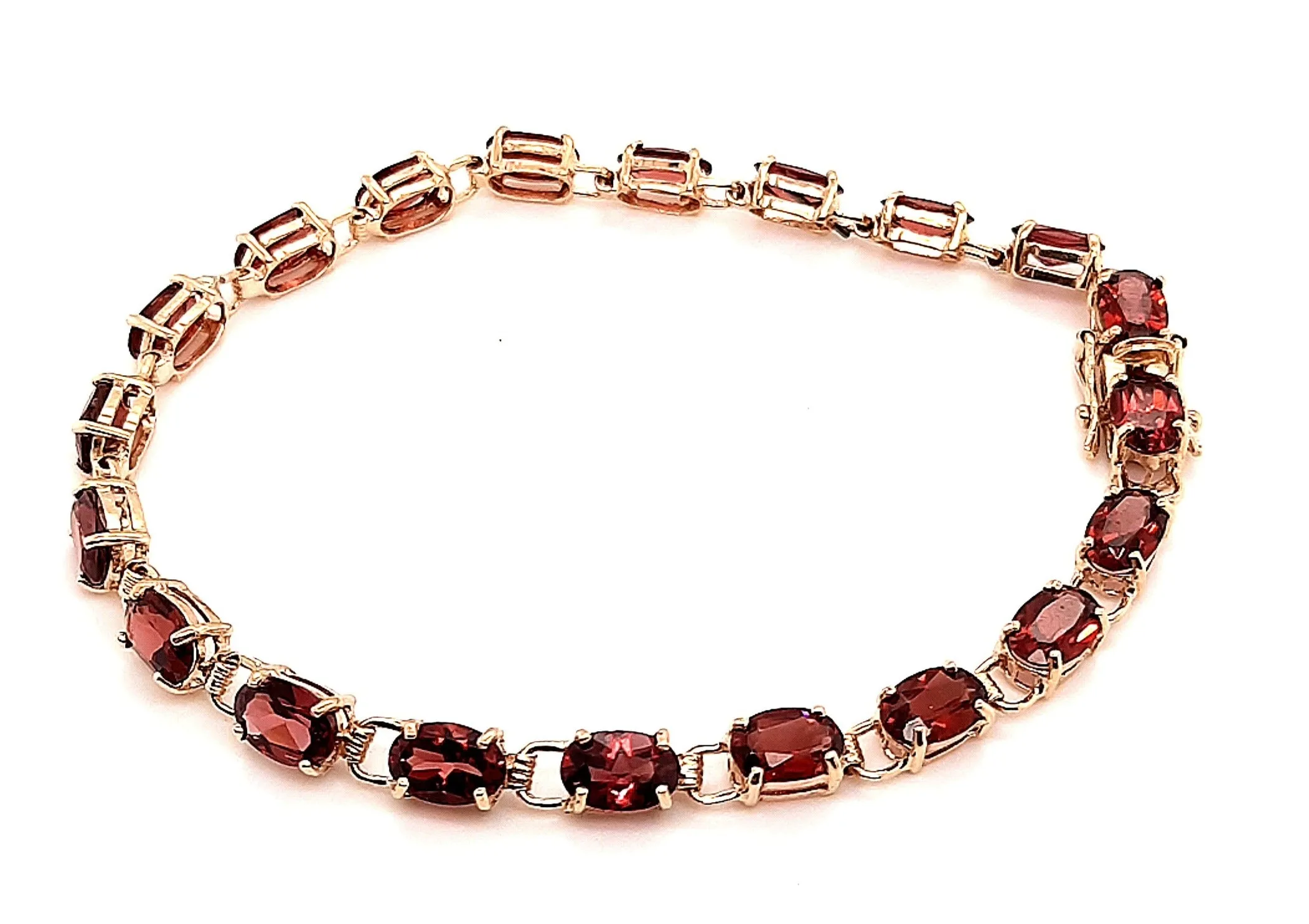 9ct Yellow Gold Garnet Bracelet