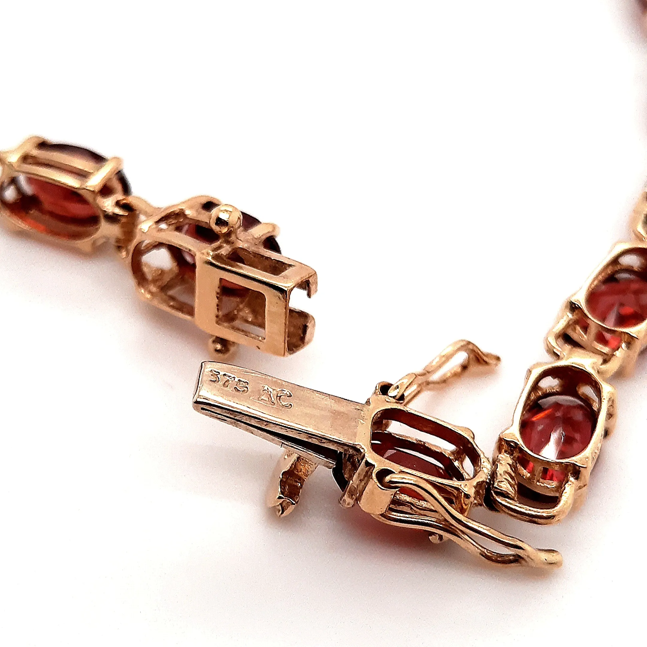 9ct Yellow Gold Garnet Bracelet