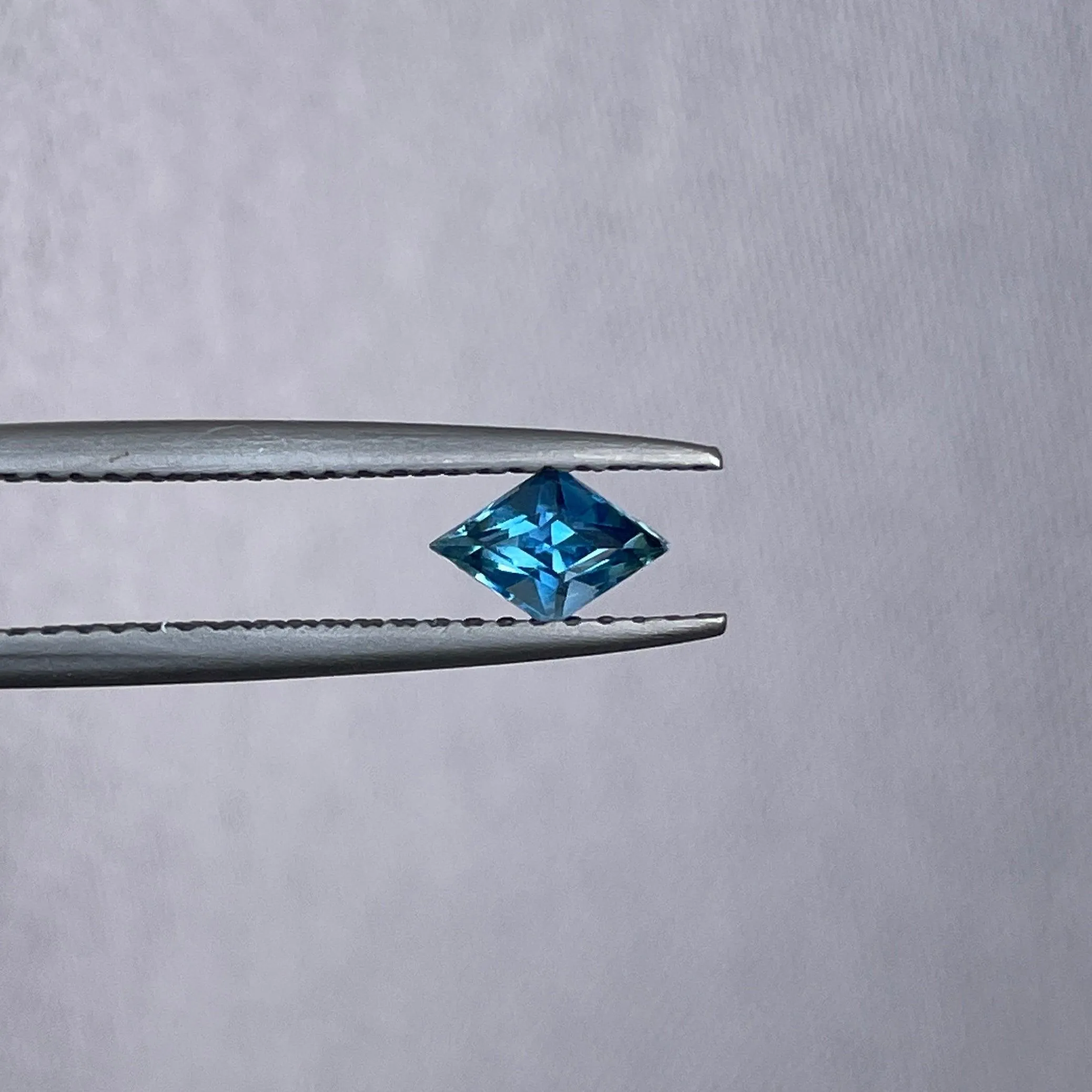 Certified heated Teal Blue kite Cut Sapphire 0.45 Carats 4.00 x 6.10 x 3.30mm