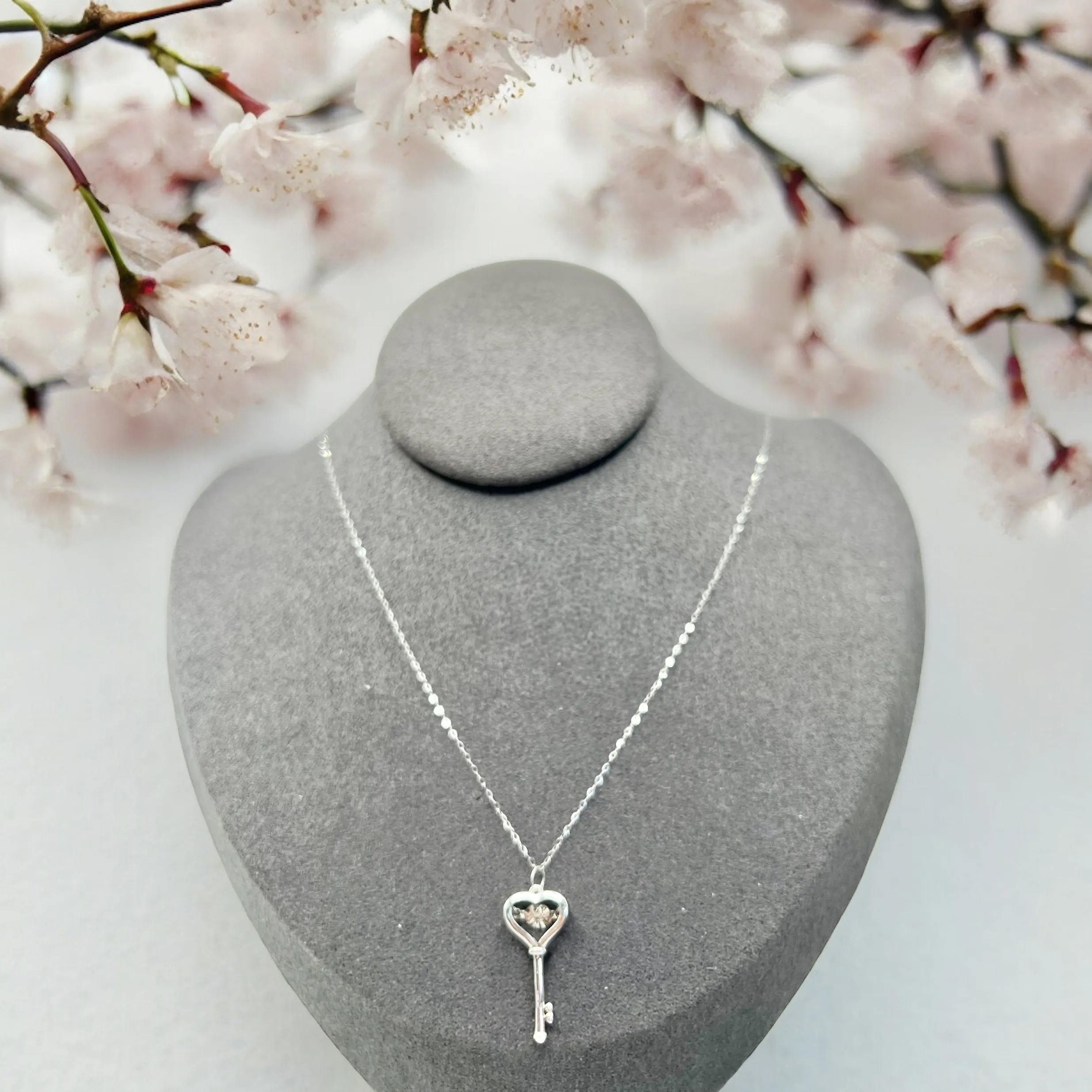 CHAIN WITH KEY PENDANT