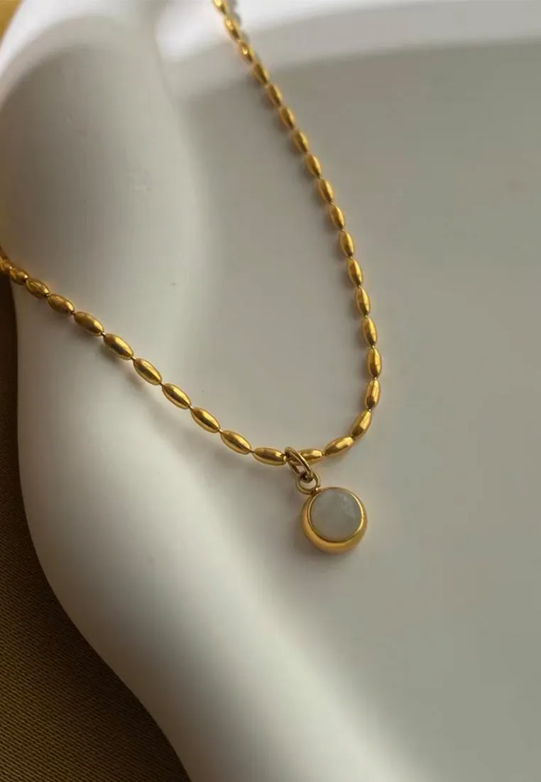 Everly Simple Jade Pendant on Beaded Chain Necklace in Gold