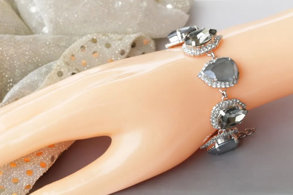 GREY TEARDROP BRACELET