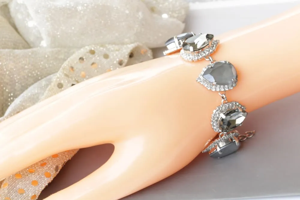 GREY TEARDROP BRACELET
