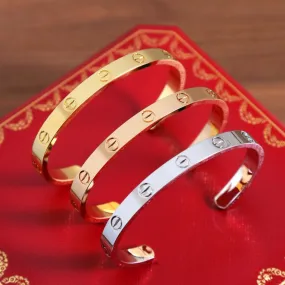 JW821 LOVE Bracelet