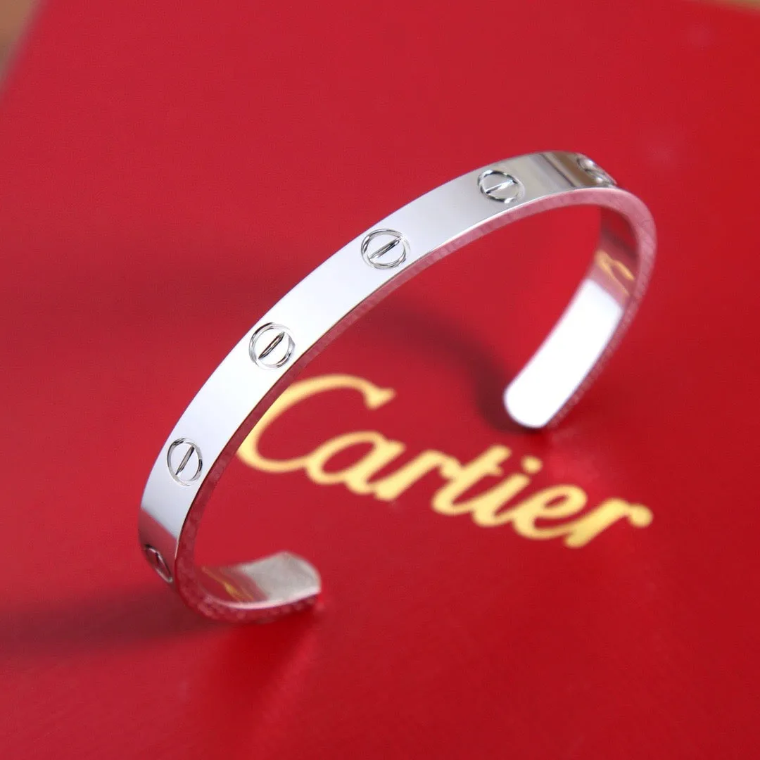 JW821 LOVE Bracelet
