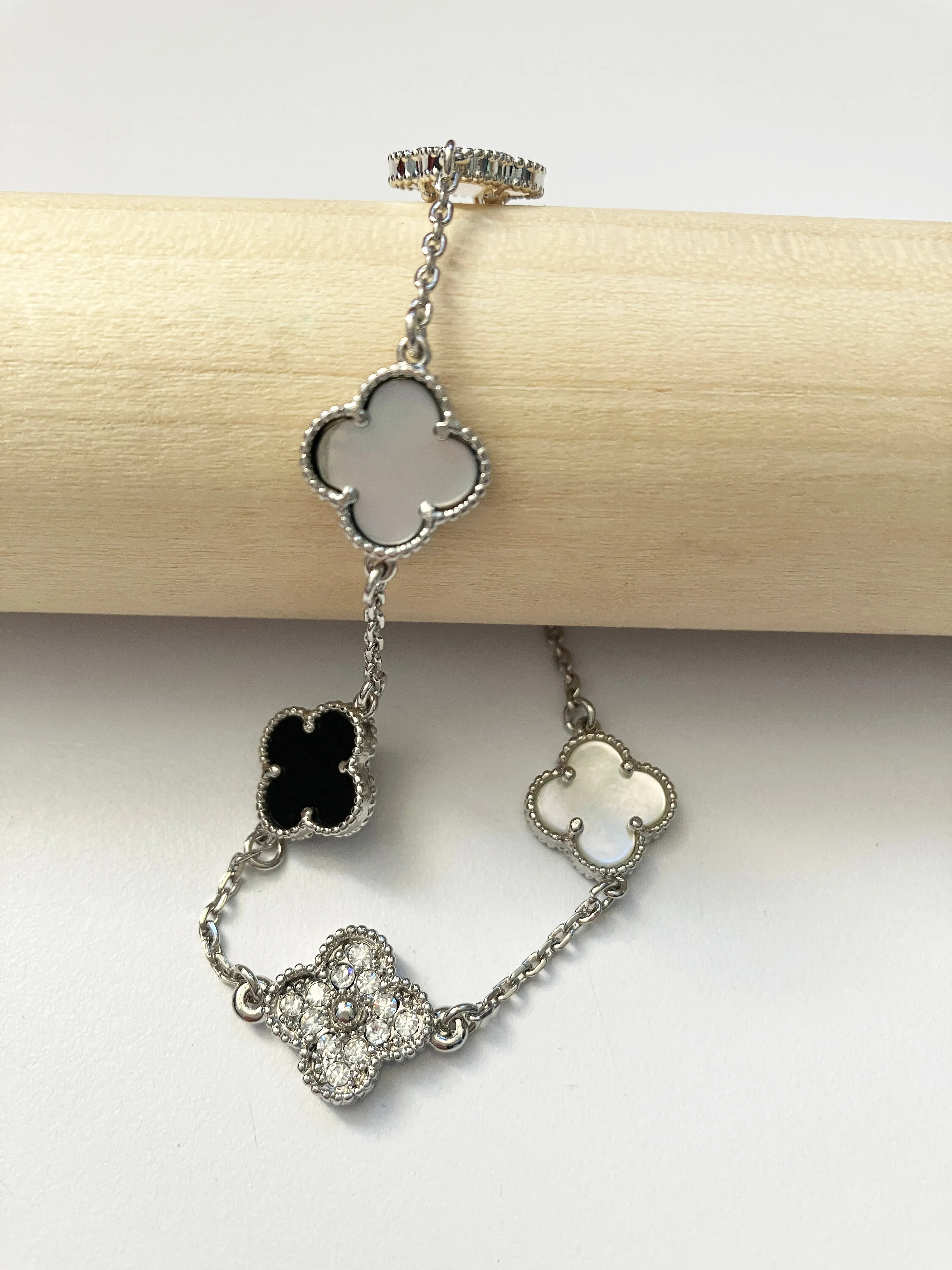 Large Onyx Quatrefoil Motif Pendant in Silver