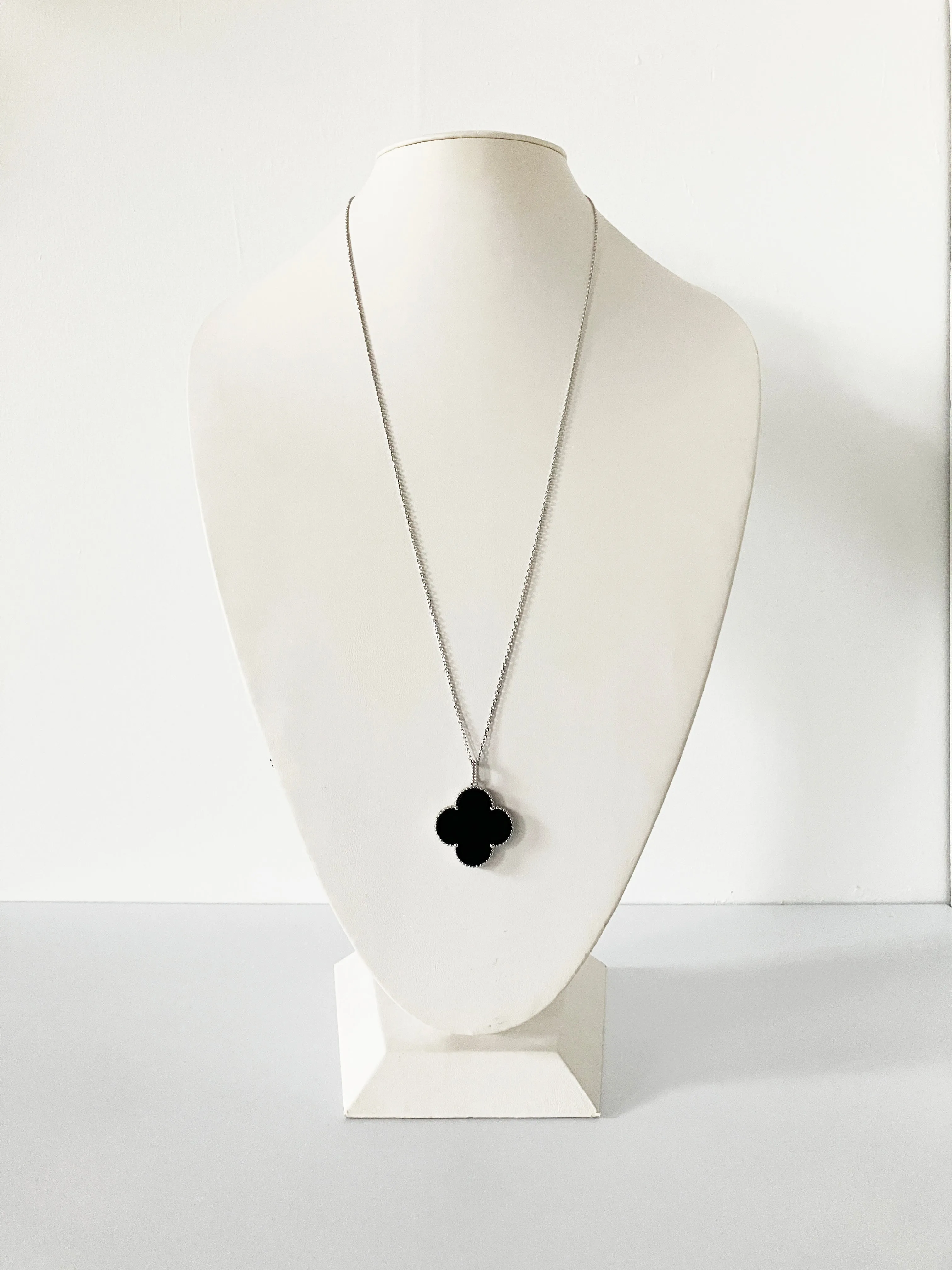 Large Onyx Quatrefoil Motif Pendant in Silver