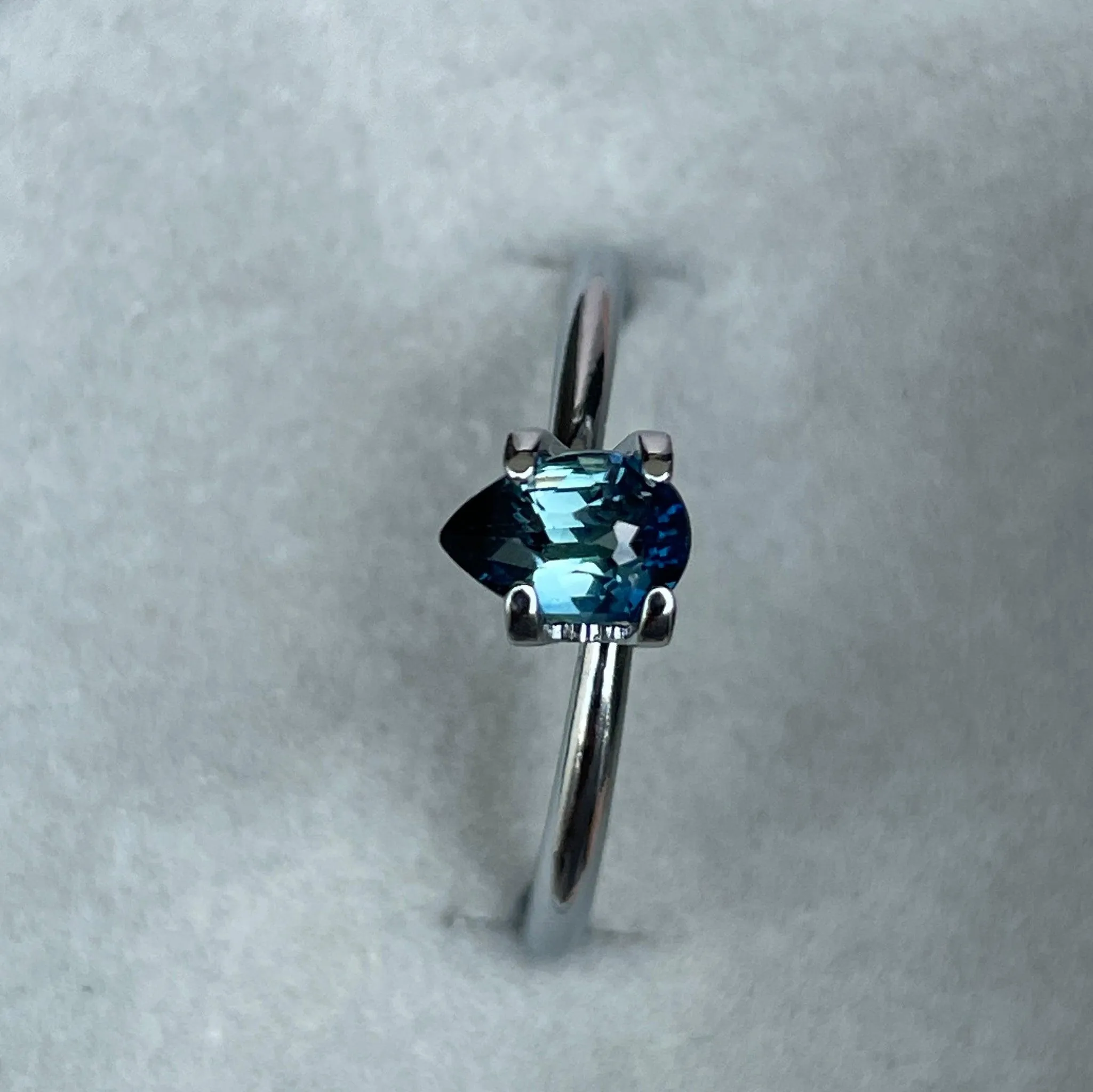 Pear Cut Teal Sapphire Loose Gemstone. 0.71 crt. 6.30 x 4.40 x 3.30mm