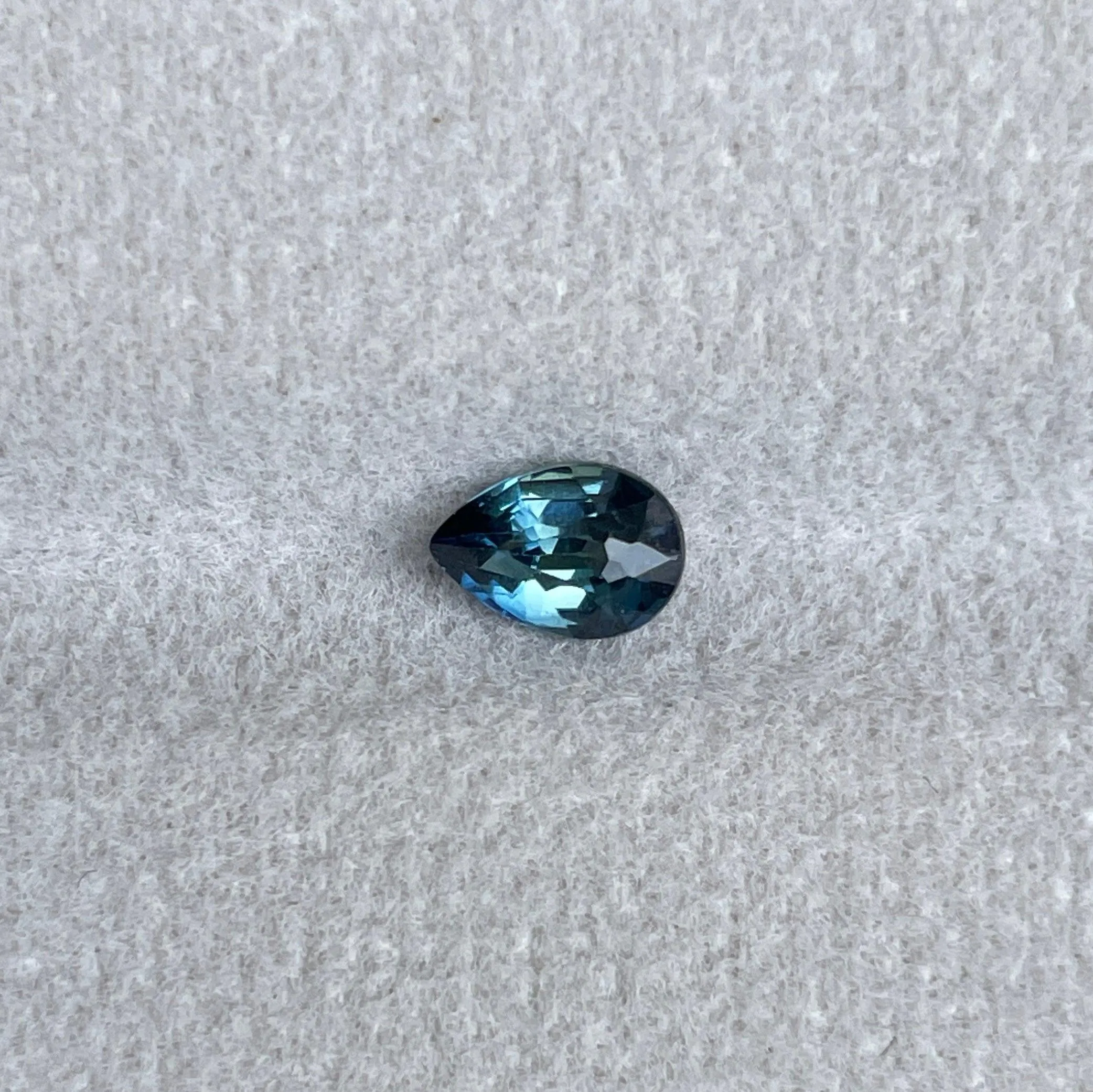 Pear Cut Teal Sapphire Loose Gemstone. 0.71 crt. 6.30 x 4.40 x 3.30mm
