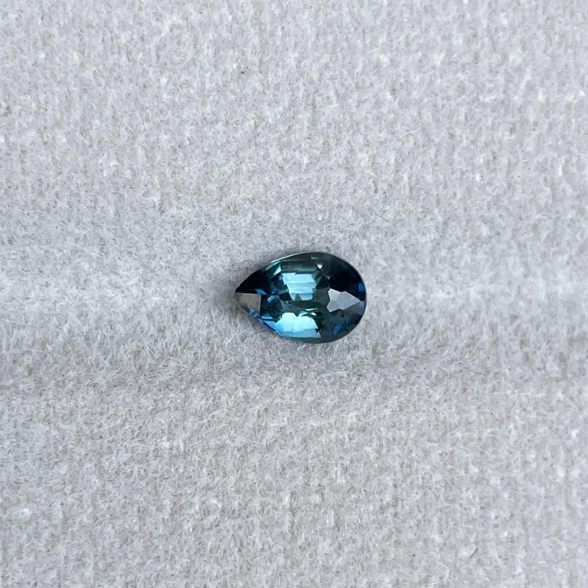 Pear Cut Teal Sapphire Loose Gemstone. 0.71 crt. 6.30 x 4.40 x 3.30mm