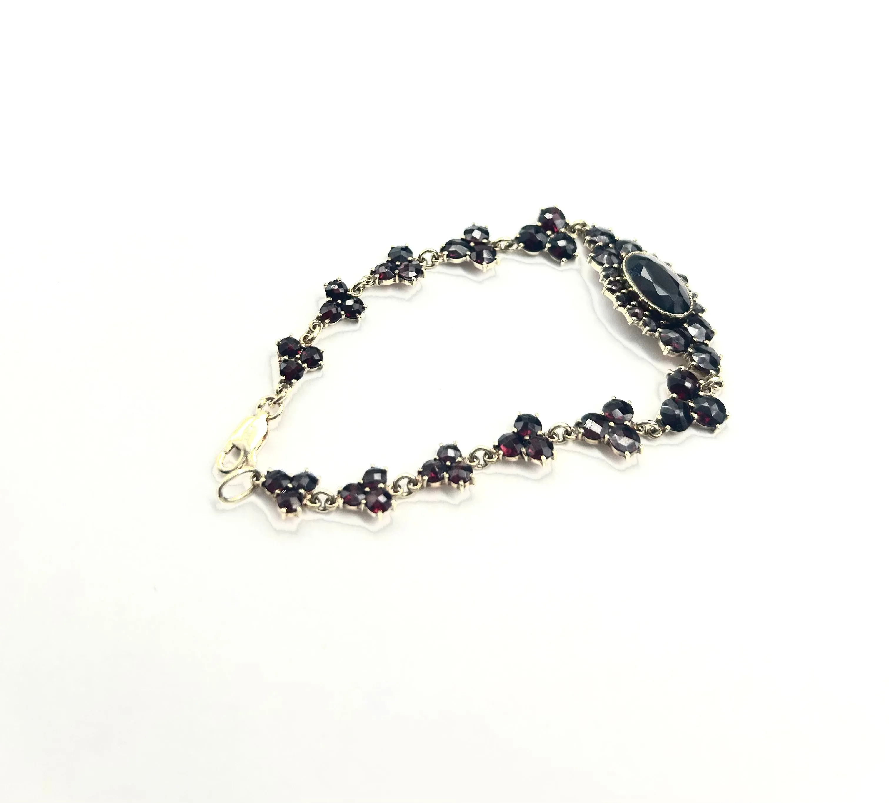 Royalty would love! 14k Yellow Gold and Oval Milange Garnet Bracelet