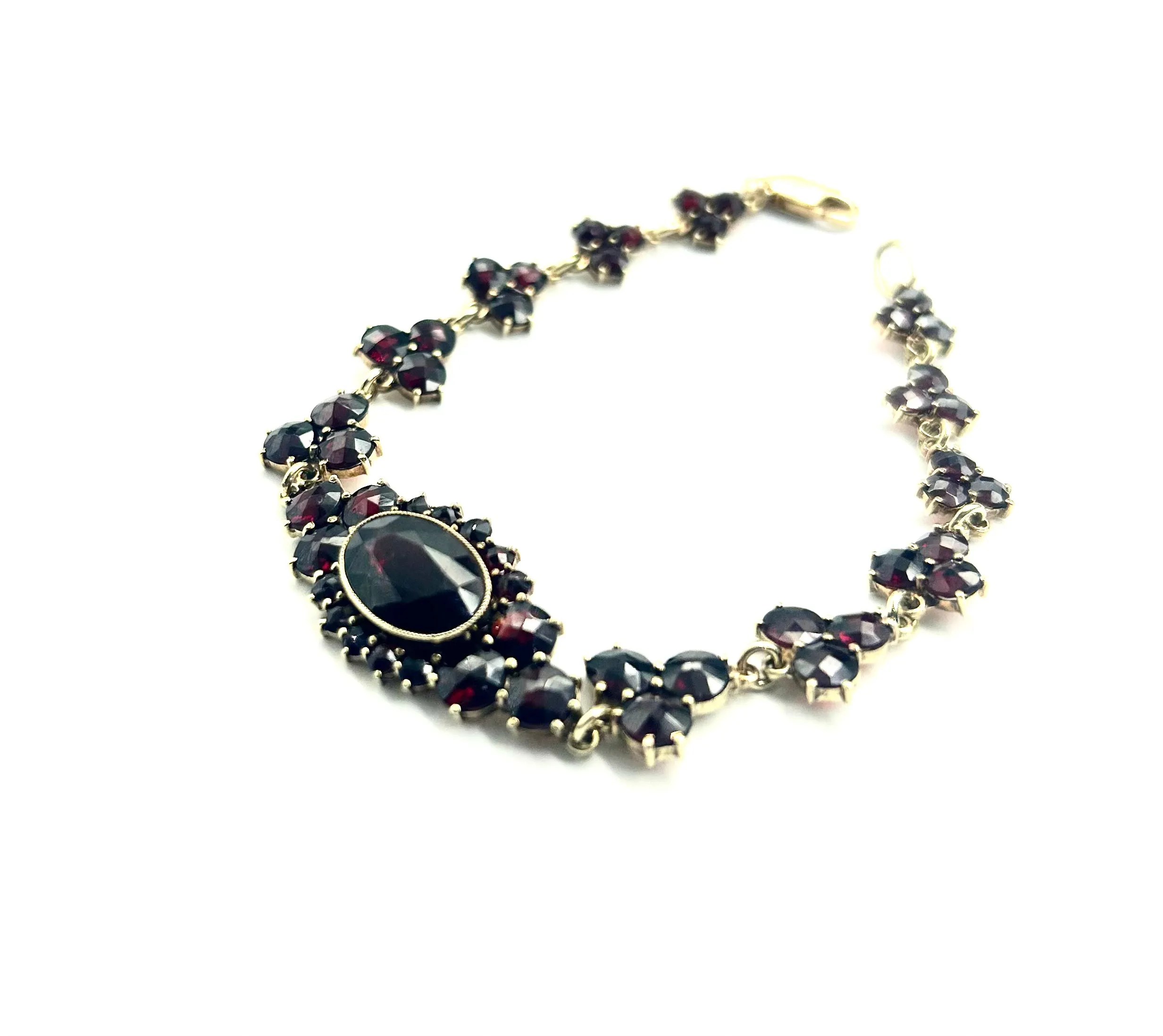 Royalty would love! 14k Yellow Gold and Oval Milange Garnet Bracelet
