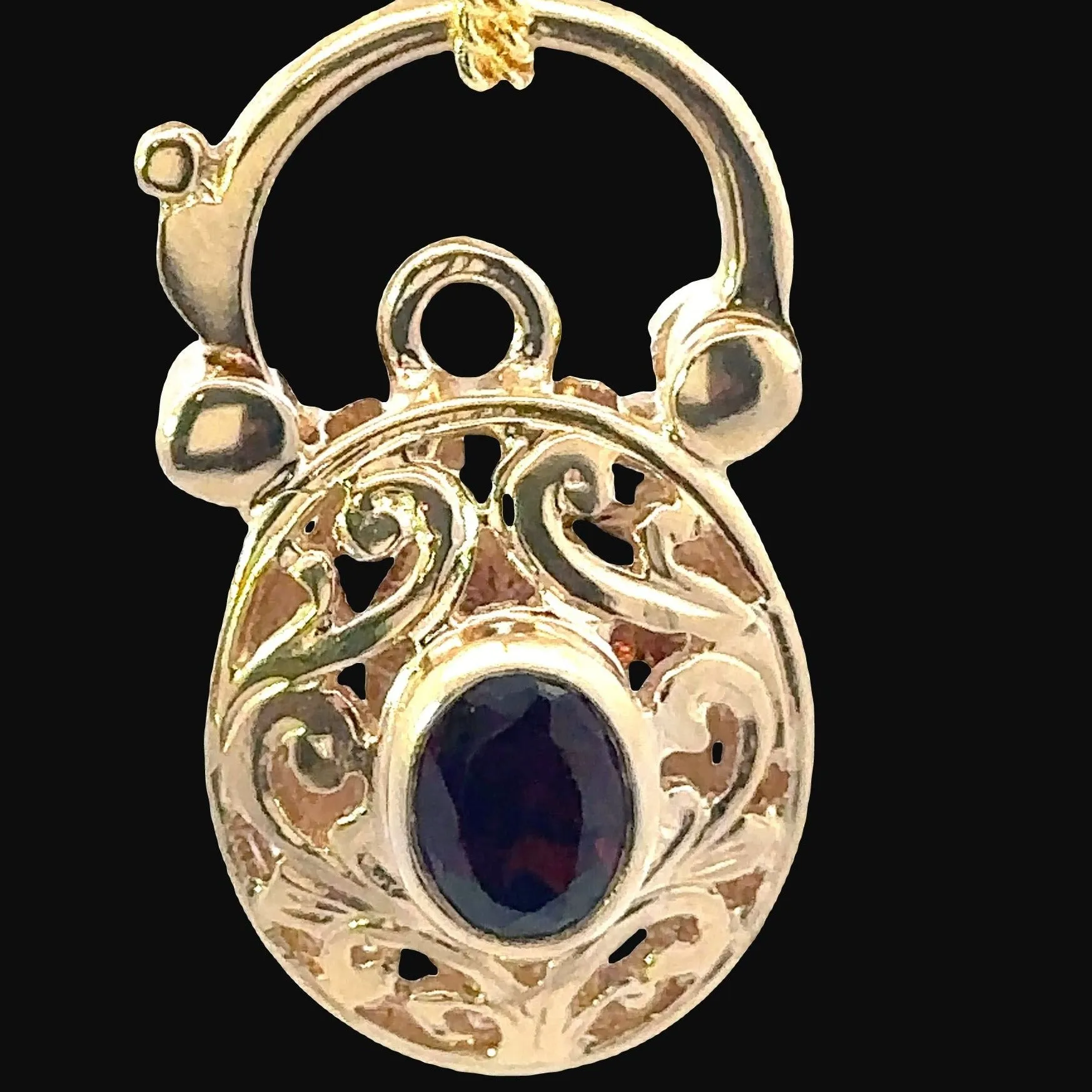 Stunning 9CT Yellow Gold Single Stone Garnet Padlock Pendant