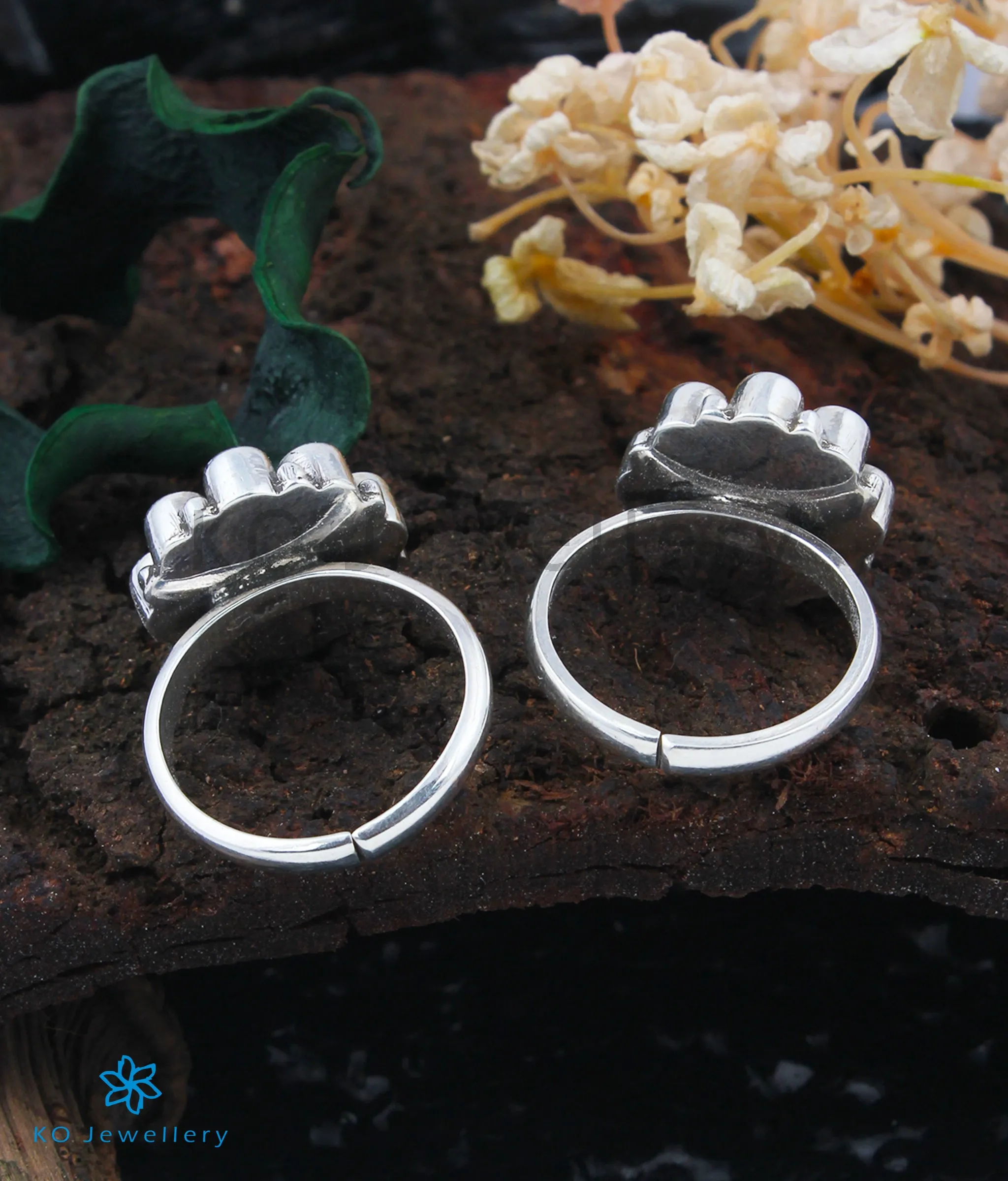 The Kripa Silver Toe-Rings (Red)