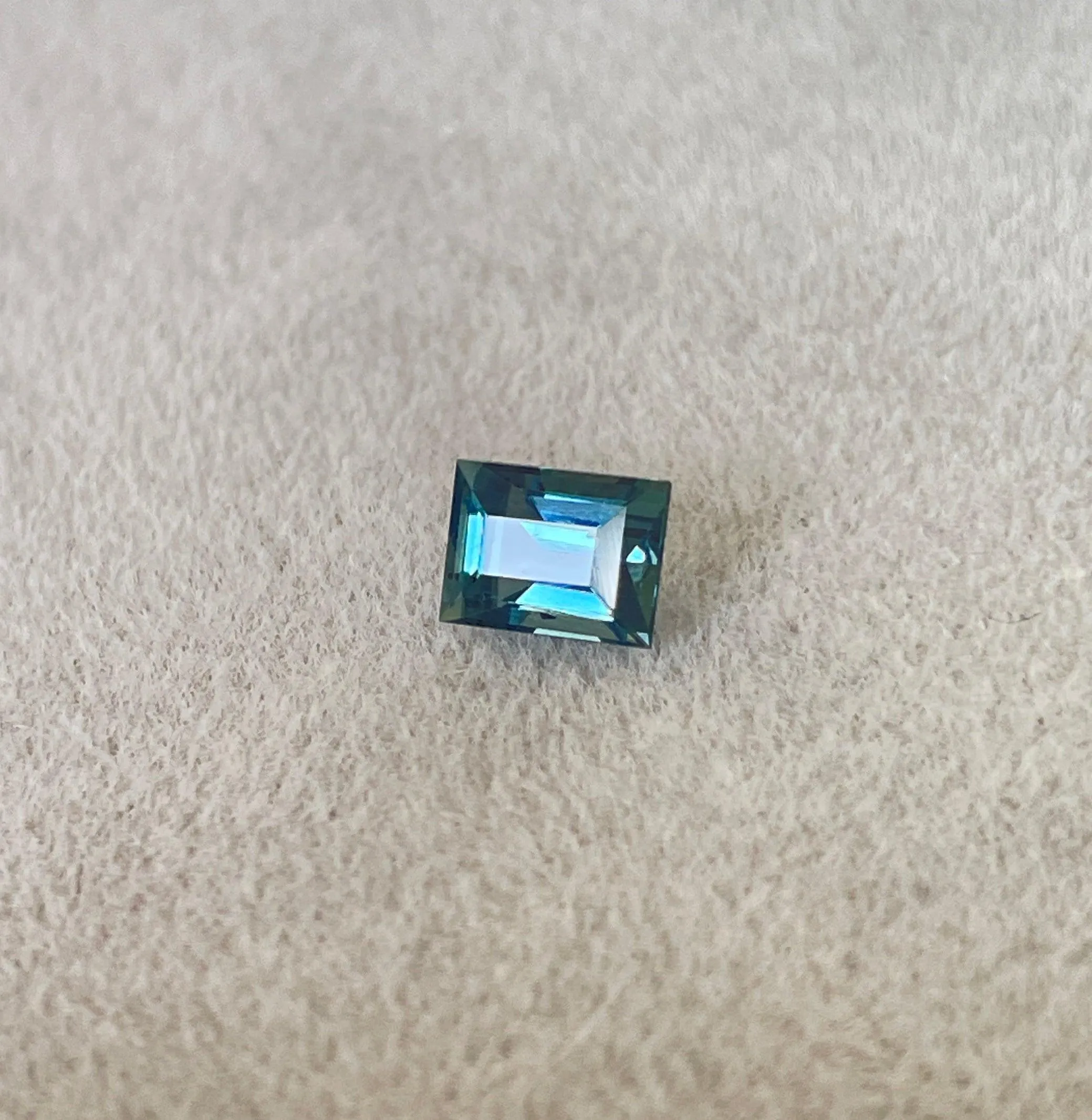 This 0.79 crt Teal Sapphire/ Green sapphire/ bi colour Sapphire/ parti sapphire/ Engagement Ring/ Montana sapphire/ Australian sapphire