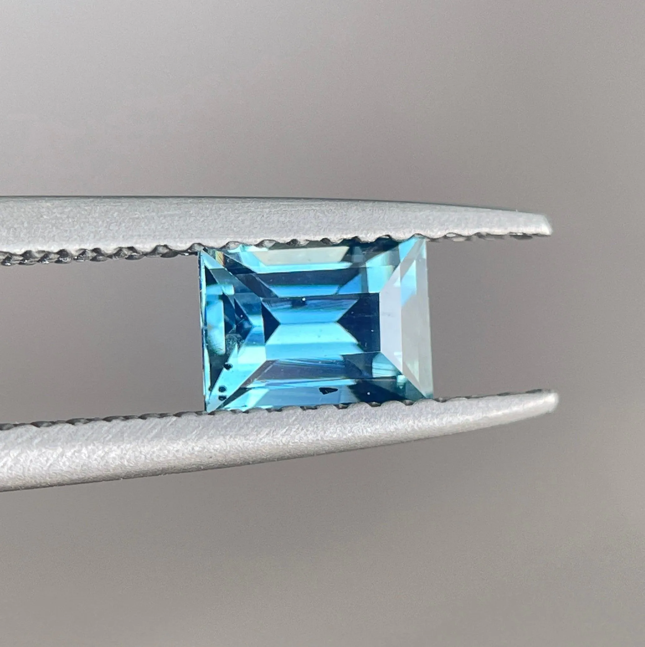 This 0.79 crt Teal Sapphire/ Green sapphire/ bi colour Sapphire/ parti sapphire/ Engagement Ring/ Montana sapphire/ Australian sapphire