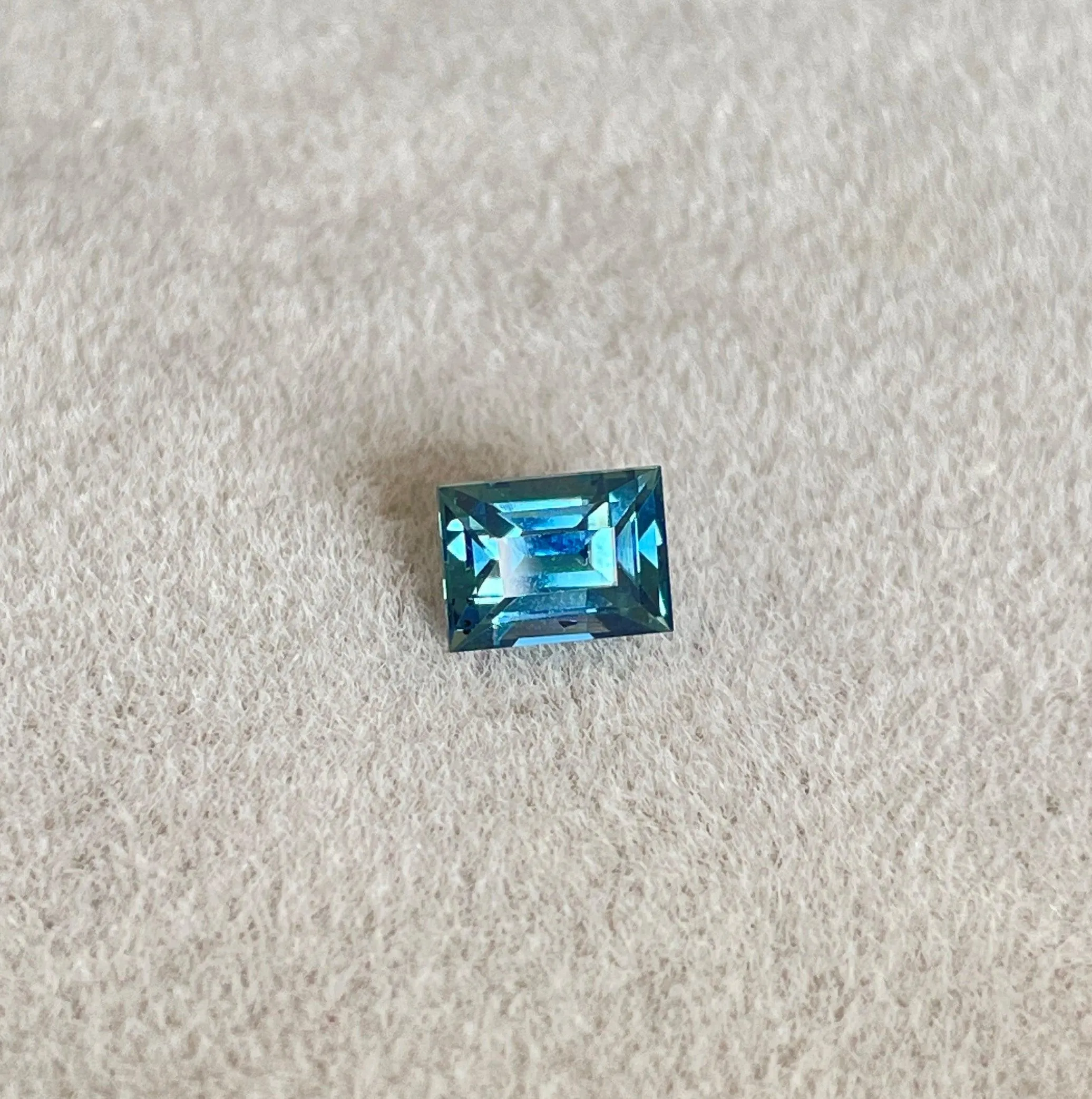 This 0.79 crt Teal Sapphire/ Green sapphire/ bi colour Sapphire/ parti sapphire/ Engagement Ring/ Montana sapphire/ Australian sapphire