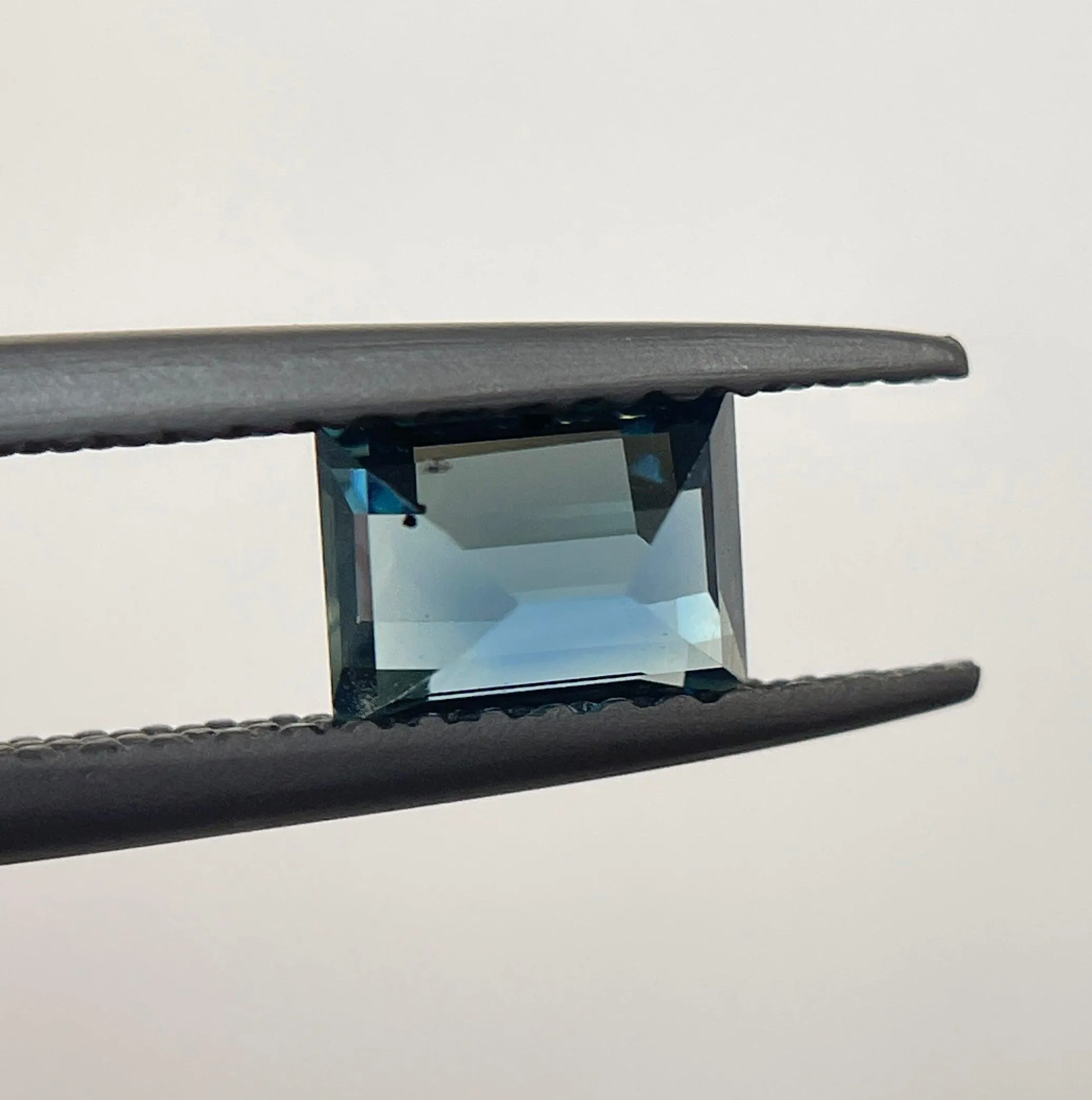 This 0.79 crt Teal Sapphire/ Green sapphire/ bi colour Sapphire/ parti sapphire/ Engagement Ring/ Montana sapphire/ Australian sapphire