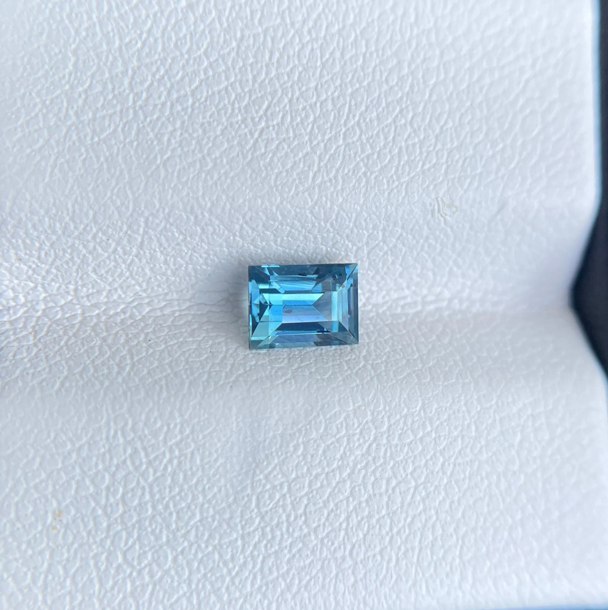 This 0.79 crt Teal Sapphire/ Green sapphire/ bi colour Sapphire/ parti sapphire/ Engagement Ring/ Montana sapphire/ Australian sapphire