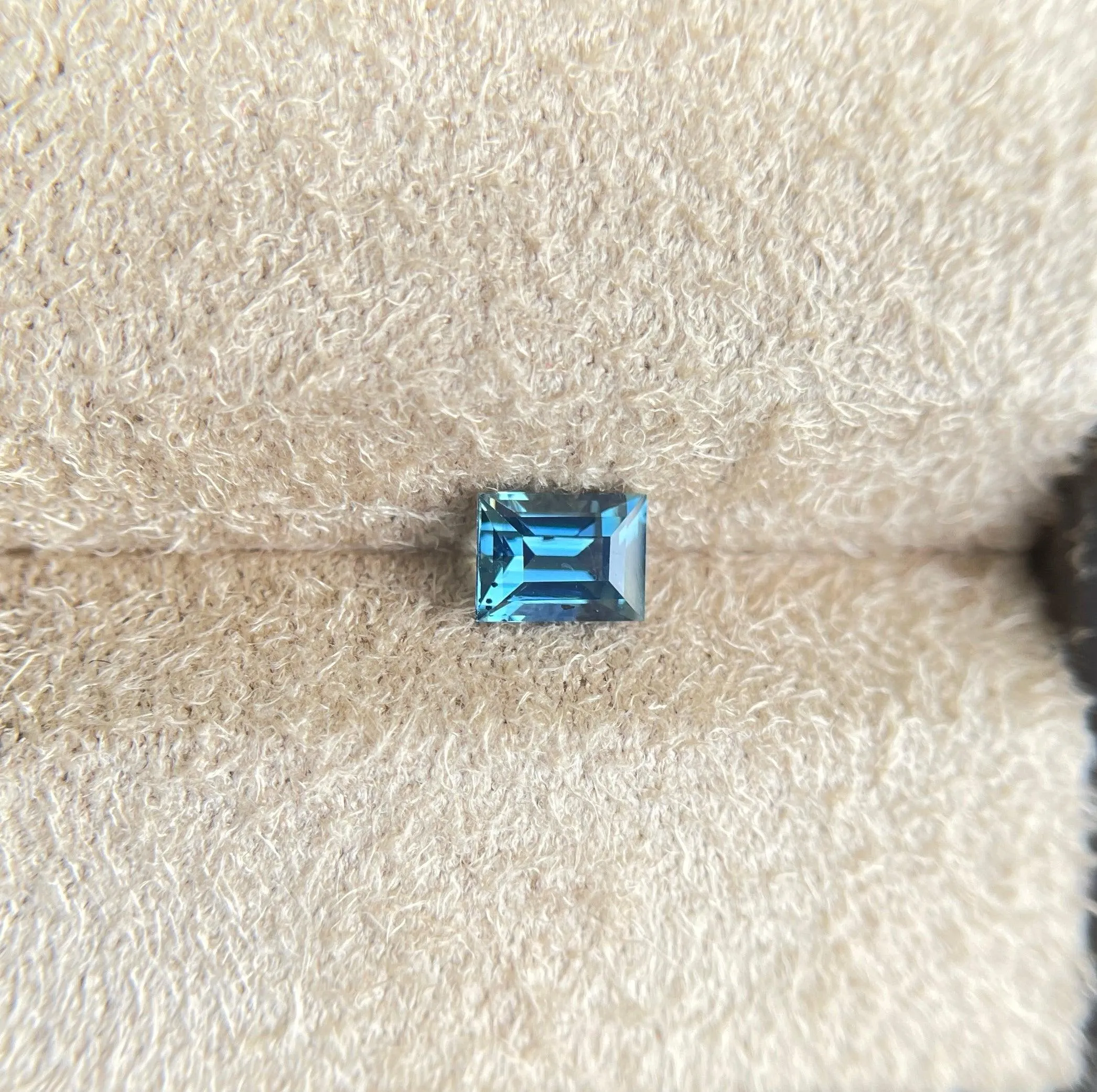 This 0.79 crt Teal Sapphire/ Green sapphire/ bi colour Sapphire/ parti sapphire/ Engagement Ring/ Montana sapphire/ Australian sapphire