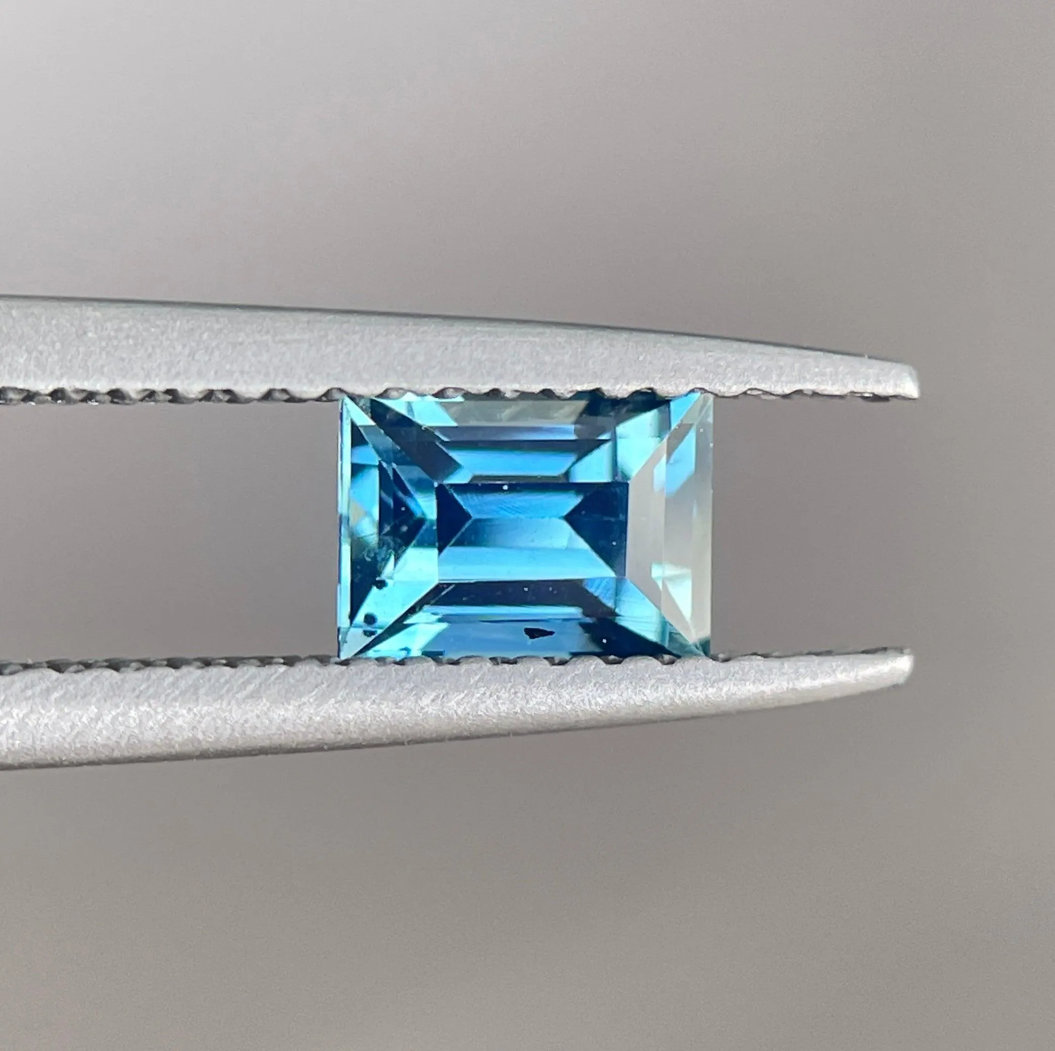 This 0.79 crt Teal Sapphire/ Green sapphire/ bi colour Sapphire/ parti sapphire/ Engagement Ring/ Montana sapphire/ Australian sapphire