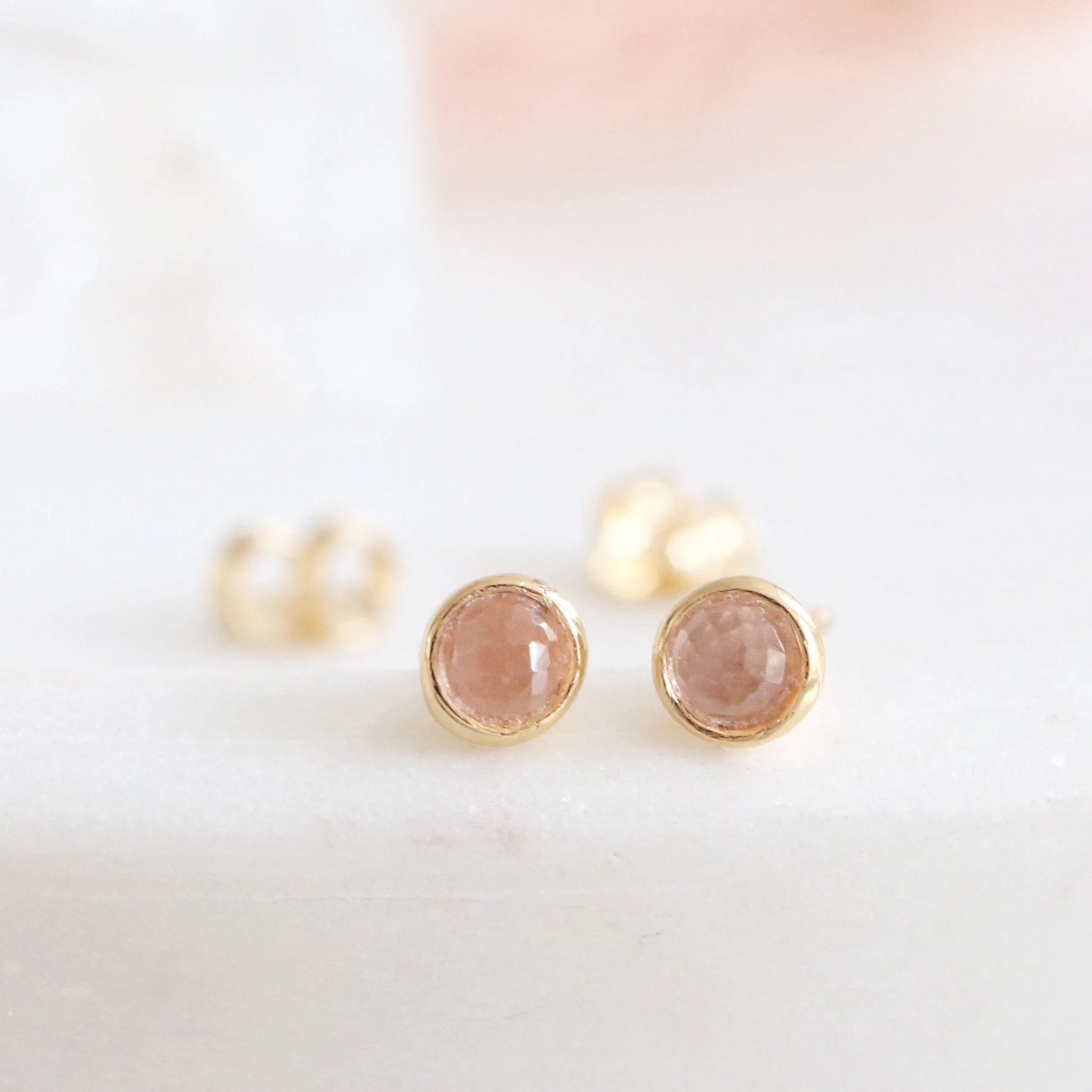 TINY PROTECT STUD EARRINGS - PINK QUARTZ & GOLD