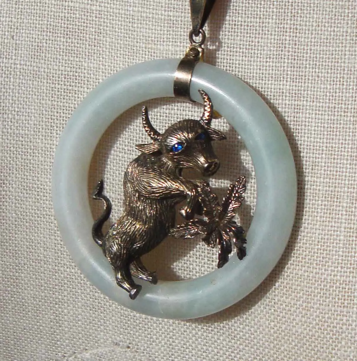Vintage Chinese Zodiac Jade & Silver Ox Bull Donut Ring Pendant Necklace