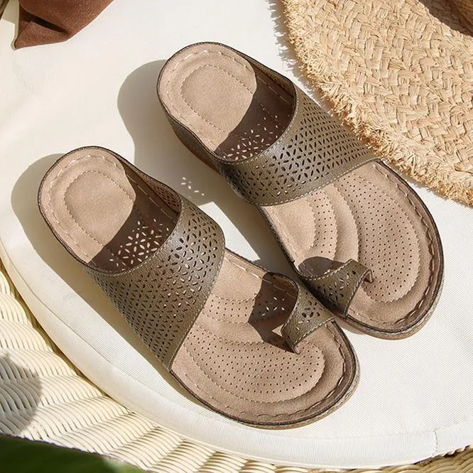 Women ring toe chunky heel 
slide wedge sandals