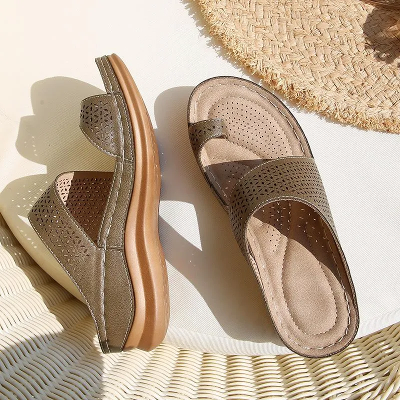 Women ring toe chunky heel 
slide wedge sandals