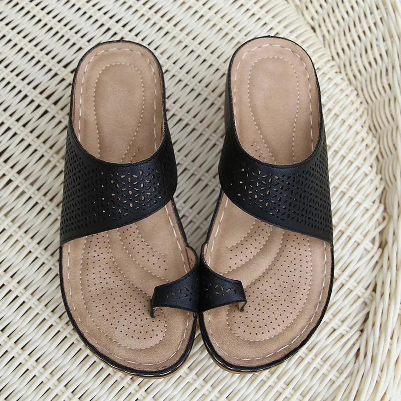 Women ring toe chunky heel 
slide wedge sandals